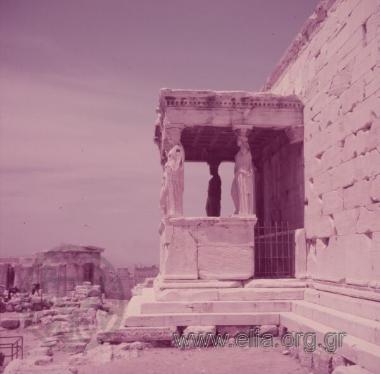 Ακρόπολη, Ερέχθειο. Το πρόστυλο των Καρυάτιδων.