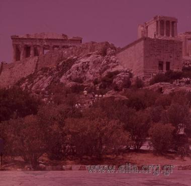 Η Ακρόπολη από δυτικά. ο ναός της Αθηνάς Απτέρου Νίκης και ο Παρθενώνας.