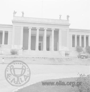 Οδός Πατησίων, το Εθνικό Αρχαιολογικό Μουσείο.
