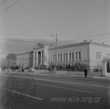 Λεωφόρος Βασιλίσσης Σοφίας: το Ιπποκράτειο Νοσοκομείο Αθηνών.