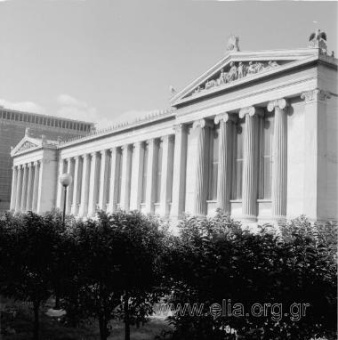 Ακαδημία Αθηνών (Σιναία). Το κτίριο είναι έργο του Θεόφιλου Χάνσεν.