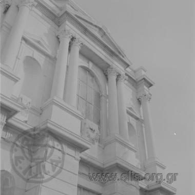 Α' Νεκροταφείο, το ταφικό μνημείο του ευεργέτη Χρηστάκη Ζωγράφου.