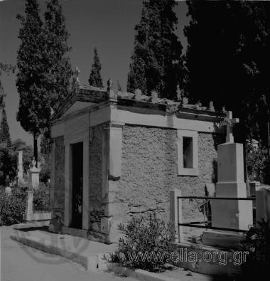 Α' Νεκροταφείο, το ταφικό μνημείο της οικογένειας Γ. Στασινοπούλου.