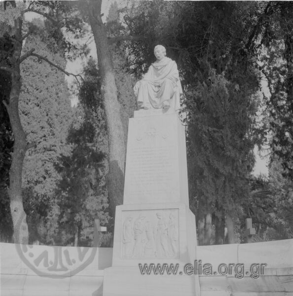 Α' Νεκροταφείο, το ταφικό μνημείο του Μιχαήλ Τοσίτσα (Τοσίτζα), έργο των Γεωργίου και Λάζαρου Φυτάλη.