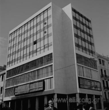 Κλαουδάτος. Κτίριο στην συμβολή των οδό Αθηνάς και Κρατίνου.