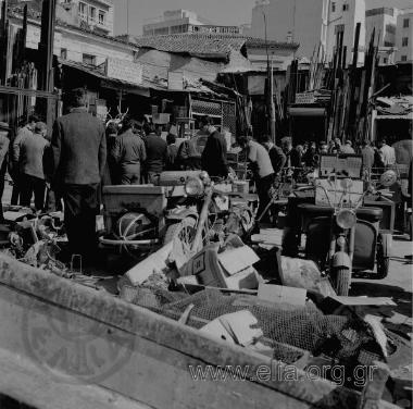 Μοναστηράκι, πλατεία Αβυσσηνίας. Παζάρι.