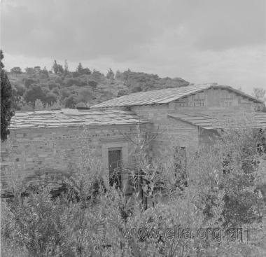 Ο ναός του Αγίου Δημητρίου Λουμπαρδιάρη. Κτίσμα του 16ου αιώνα, αναστηλώθηκε από τον αρχιτέκτονα Δημήτρη Πικιώνη.