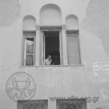 Η οικία της λαογράφου Αγγελικής Χατζημιχάλη. Στεγάζει το Μουσείο Λαϊκής Τέχνης και Παράδοσης. Το κτίριο είναι έργο του αρχιτέκτονα Αριστοτέλη Ζάχου.