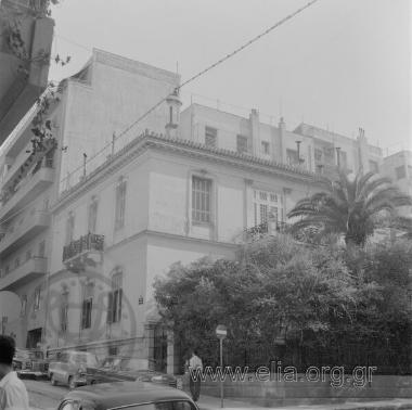 Οικία Αντωνίου και Ελένης Σταθάτου, συμβολή οδών Ηροδότου και Αλωπεκής.