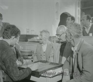 Τάβλι στο καφενείο.