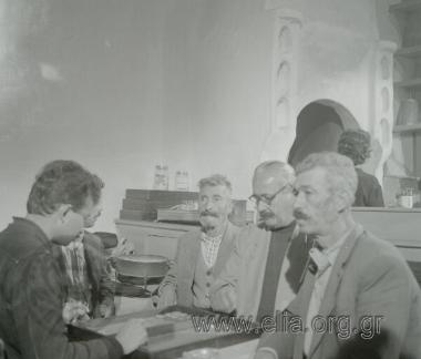 Τάβλι στο καφενείο.