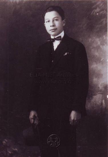 Ο Κάρολος Κουν σε εφηβική ηλικία.