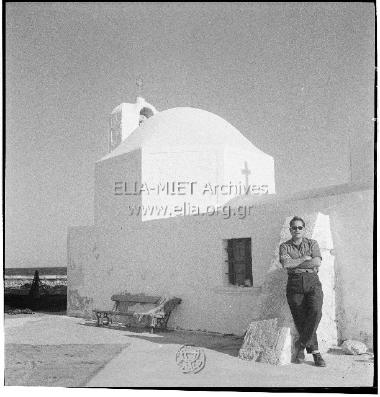 Ο Δημήτρης Παπαδήμος στον ναό του Αγίου Νικολάου.