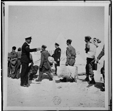 Έλληνες στρατιώτες σε μετακίνηση.