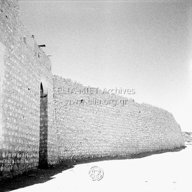 Ανατολική έρημος, Ερυθρά θάλασσα. Τμήμα των τειχών της κοπτικής μονής του Αγίου Αντωνίου.