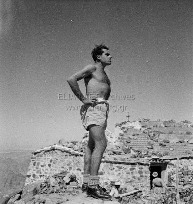 Σινά. Ο Δημήτρης Παπαδήμος κοντά στην Αγία Κορυφή.