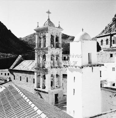 Η Μονή Αγίας Αικατερίνης Σινά. Το καμπαναριό του καθολικού και ο μιναρές του τζαμιού.