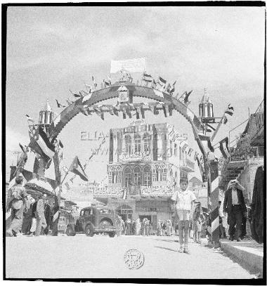 Αμμάν, 25 Μαΐου 1946. Στολισμός για τον διπλό εορτασμό: την ανακήρυξη της ανεξαρτησίας της Ιορδανίας και τη στέψη του βασιλιά Αμπντάλα Α'.