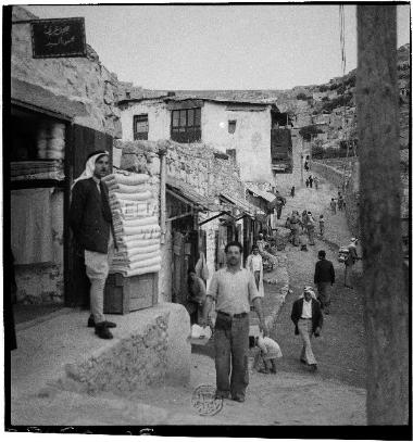 Αμμάν. Η αγορά: αριστερά, έμπορος υφασμάτων.