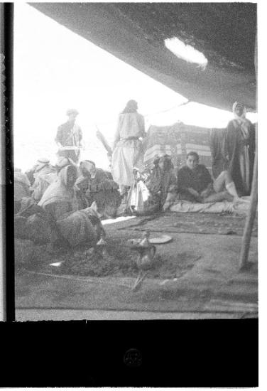 Umm el-Jimal (Ουμ ελ-Τζιμάλ). Ο Δημήτρης Παπαδήμος στη σκηνή νομάδων.