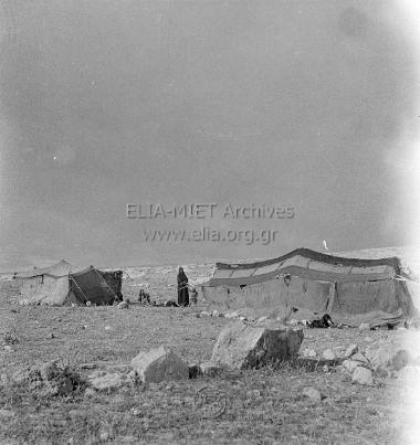 Σκηνές νομάδων στην έρημο.