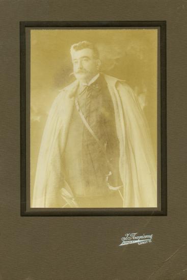 Ο Αλέξανδρος Ρώμας (1863-1914) με στολή Γαριβαλδινού. Πολιτικός, χρημάτισε υπουργός και Πρόεδρος της Βουλής των Ελλήνων. Αντίγραφο φωτογραφίας του Carl Boehringer.