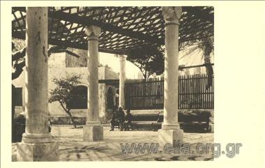 Rodi - Il cortiletto della Moschea di Murad Reis.