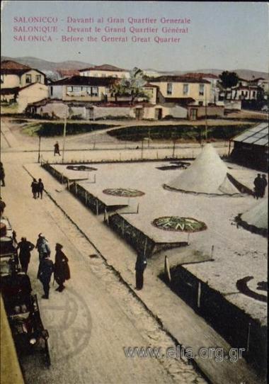 Salonicco - Davanti al Gran Quartier Generale.