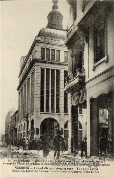 Salonique - Incendie des 18-19-20 Août 1917 - La seule Maison épargnée Place de la Liberté tranformée en Hotêl des Postes et Télégraphes.