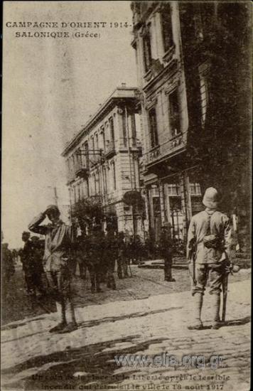 Campagne d' Orient 1914-1918. Salonique (Grèce). 
Un coin de la Place de la Liberté après le terrible incendie qui détruisit la ville le 18 août 1917).