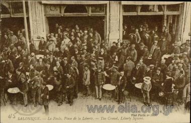Salonique - La Foule, Place de la Liberté.