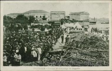 Salonique - Pendant le démontage du Zeppelin.