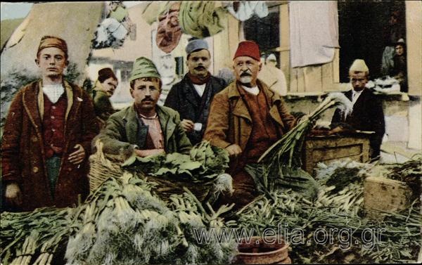 Costumi Albanesi - Venditori di ortaggi al mercato di Valona.