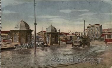 Salonicco - Le banchine del porto in giorno di Temporale.