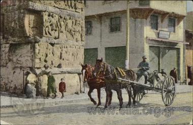 Salonicco - Sotto l' arco di Alessandro il Grande.