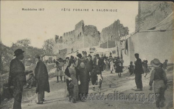 Macédoine 1917. Fête foraine à Salonique.