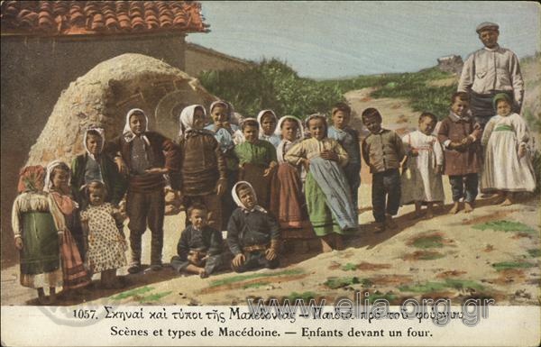 Σκηναί και τύποι της Μακεδονίας - Παιδιά προ του φούρνου.