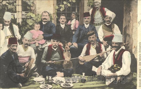 Costumi Albanesi - Una famiglia Orchestrale.