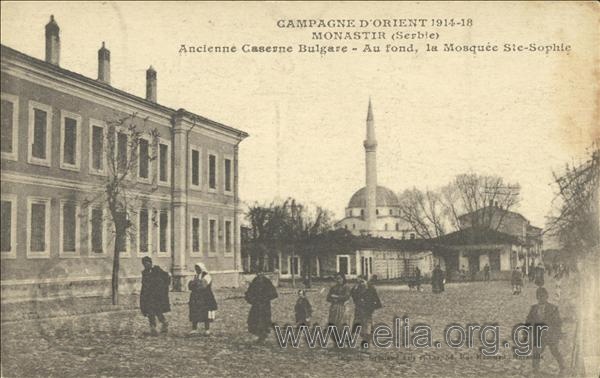 Campagne d' Orient 1914-1918. Monastir (Serbie). Ancienne Caserne Bulgare - Au fond, la Mosquée Ste-Sophie.