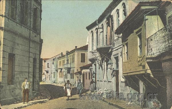 Une rue bombardée à  Monastir.