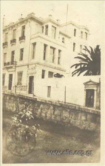 Castella. Près du Phalère.