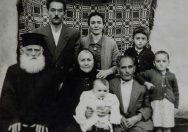 Οικογένεια ιερέα Θεμιστοκλή Σαλαπασίδη από τη Λιβερά Κοζάνης