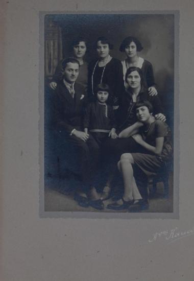 Ο Γιάννης Σαλαπασίδης με τις αδελφές του στο Σότσι Ρωσίας