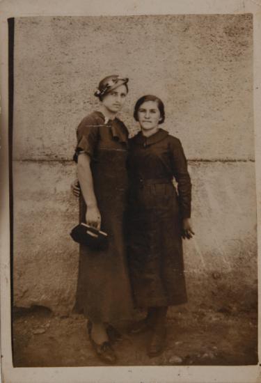 Όλγα Λαζαρίδου-Αλβανίδου και Εύα Κωνσταντινίδου-Περπερίδου στην Αξιούπολη Κιλκίς το 1937