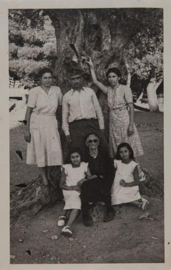 Οικογένεια Ηλία Αλβανίδη στην Πεντέλη το 1946