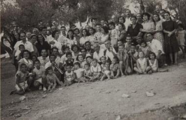 Πόντιοι πρόσφυγες Καλλιθέας σε εκδρομή στην Πεντέλη το 1949