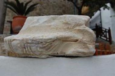 Θραύσμα αρχαίου ιωνικού κιονόκρανου