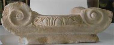 Ιωνικό κιονόκρανο με σύμφυτο επίθημα