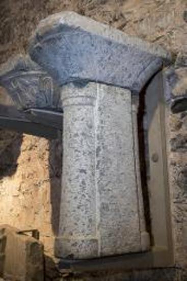 Επίθημα αμφικιονίσκου