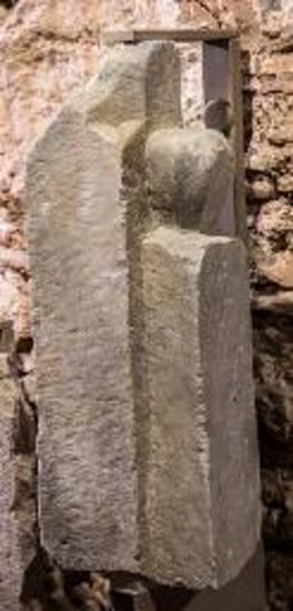 Τμήμα  μαρμάρινου πεσσίσκου με σύμφυτη παραστάδα